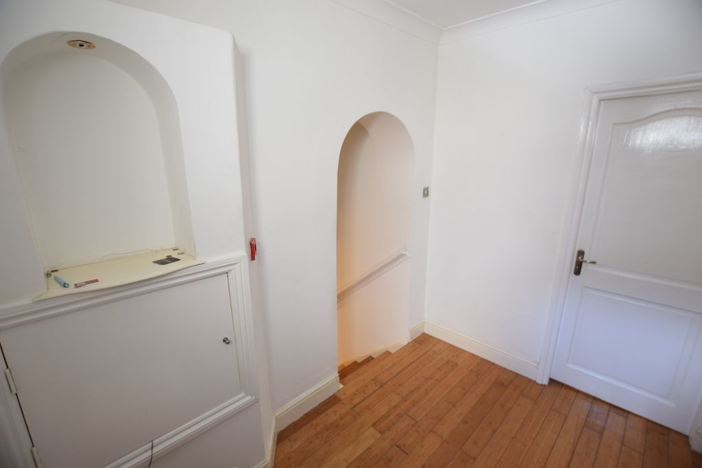 Property photo 3 of 24 Entrance Hall