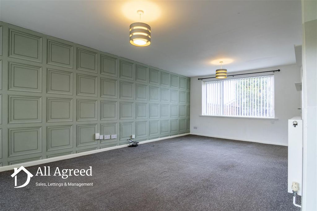 Property photo 3 of 15 Lounge/Dining Room