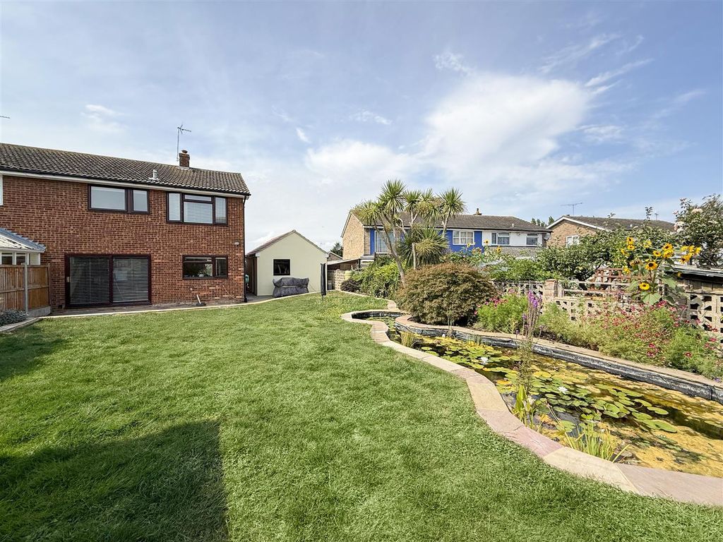 Property photo 2 of 19 Garden