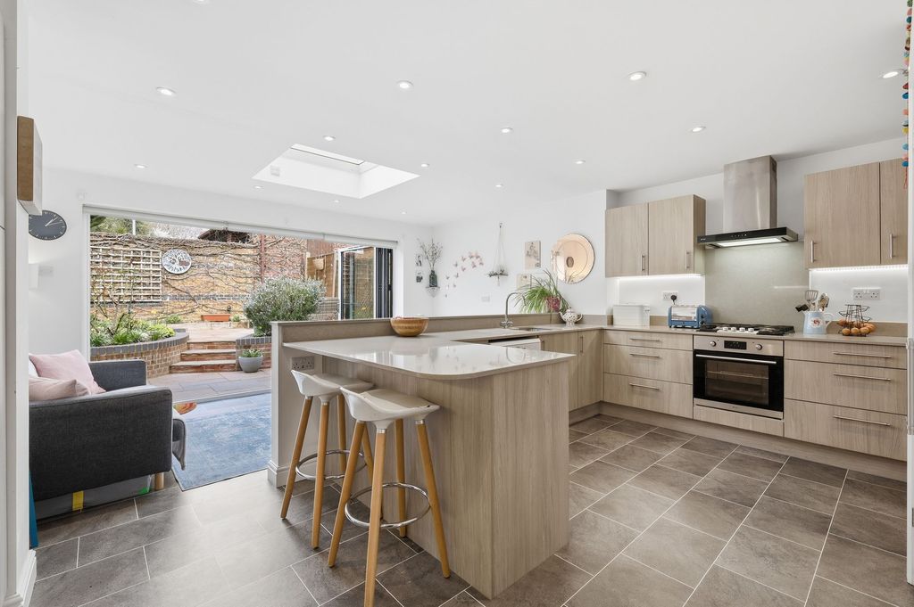 Property photo 2 of 17