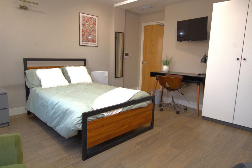 Property photo 1 of 4 Dressed Room.Jpg