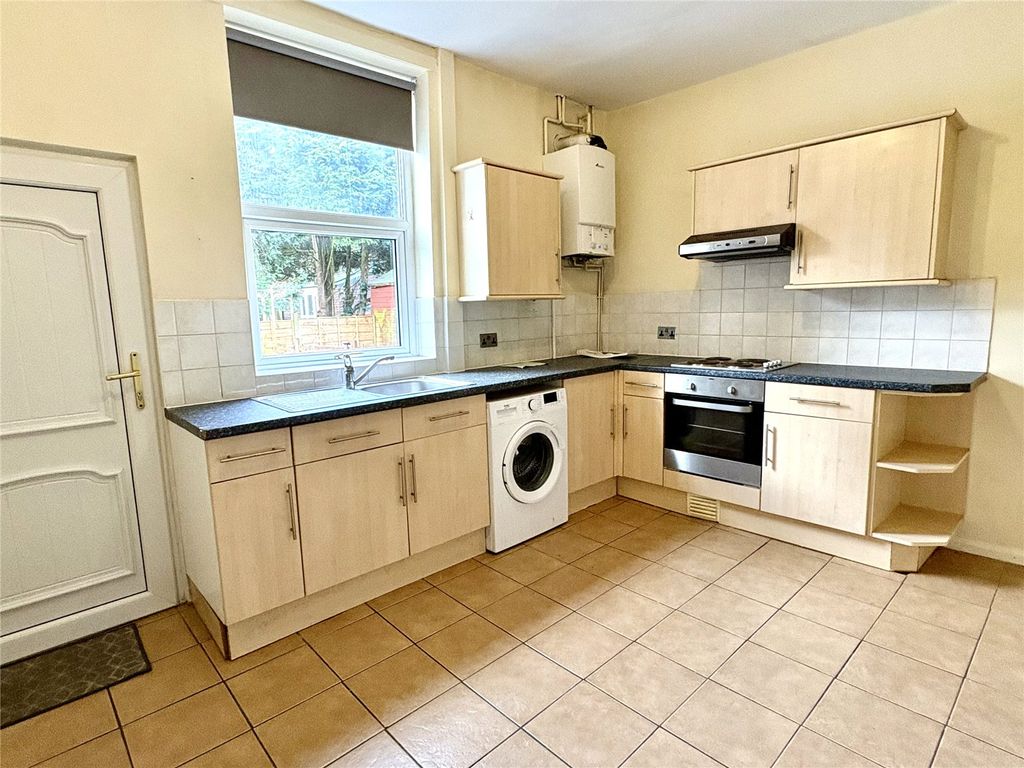 Property photo 3 of 9 Kitchen