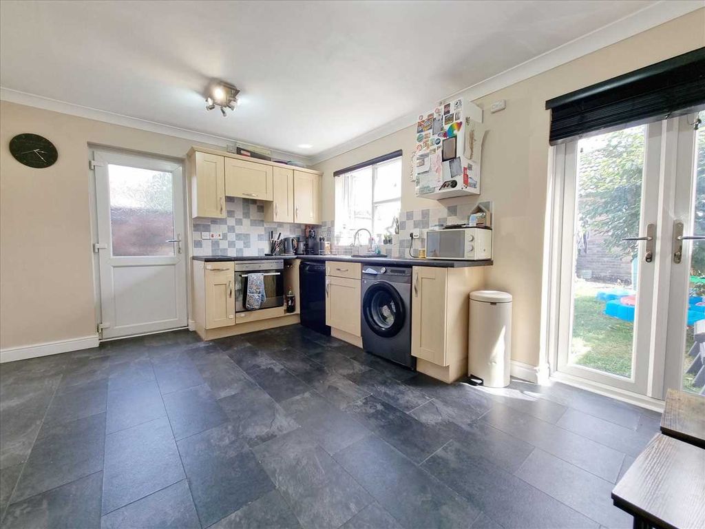 Property photo 3 of 10 Dining Kitchen: