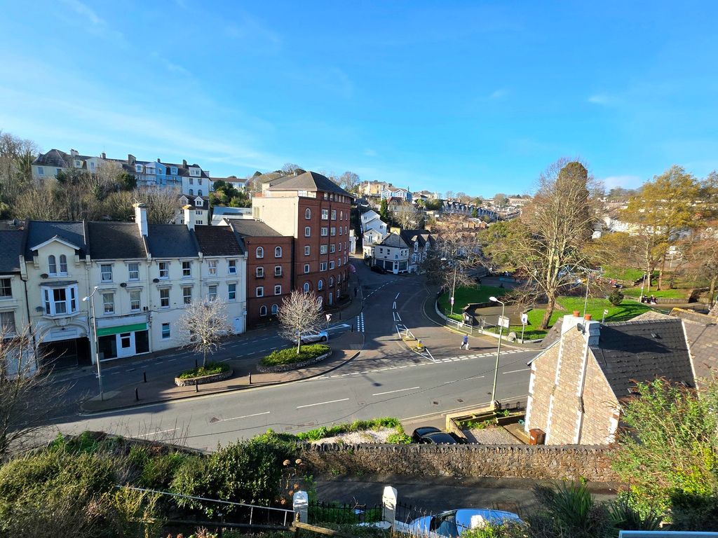 Property photo 2 of 26