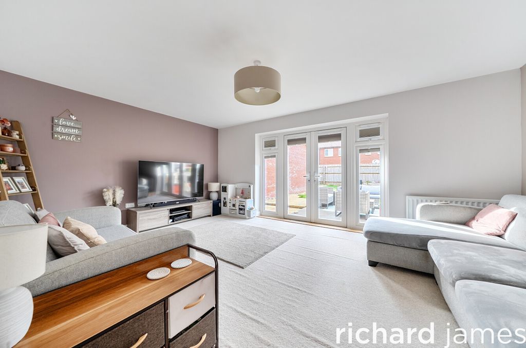 Property photo 3 of 11 E378Eb0A1454424Bba2Ec3d7E0c0E3A6