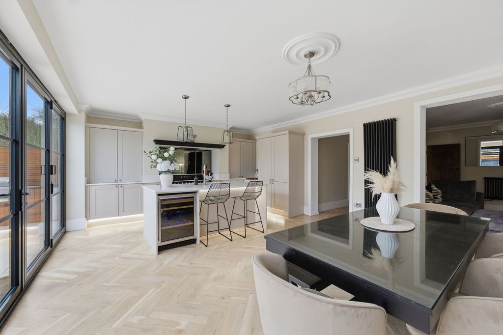 Property photo 3 of 37