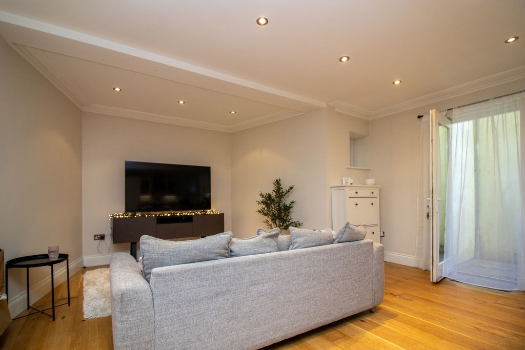 Property photo 3 of 9 Img_4709