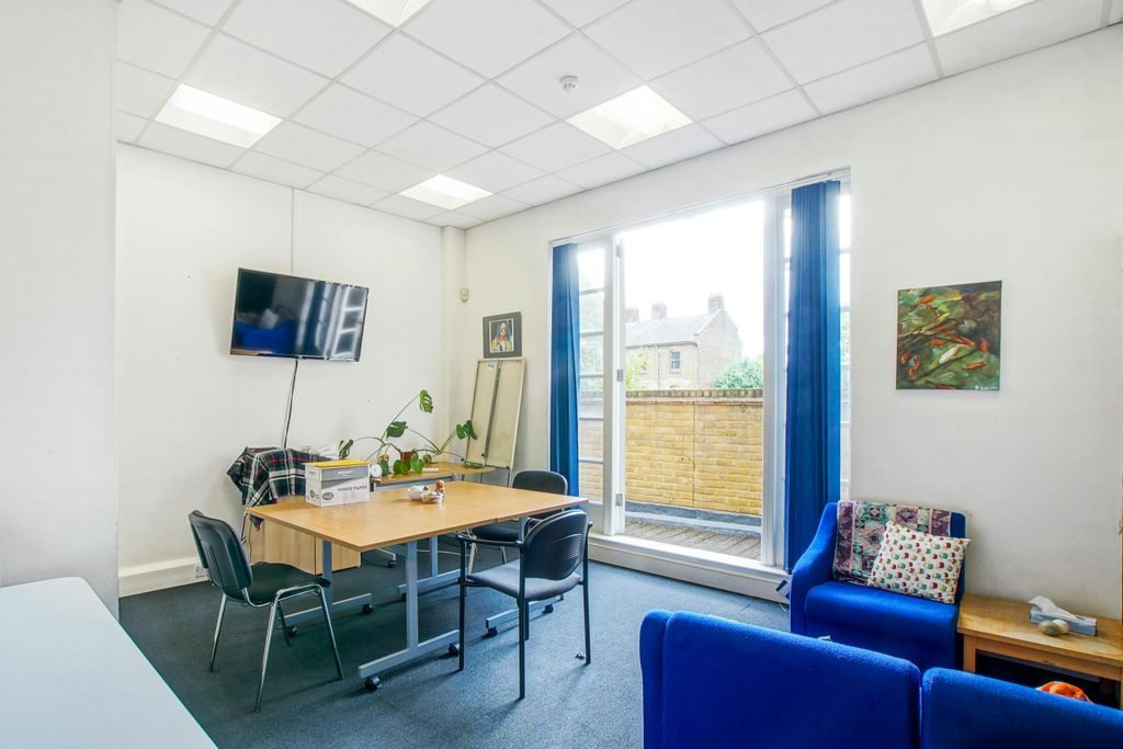 Property photo 3 of 12 2123 Broad New 7.Jpg