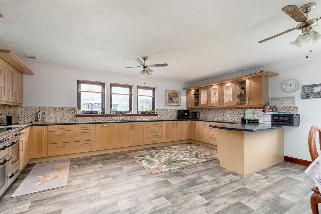 Property photo 2 of 23 Picture No. 55