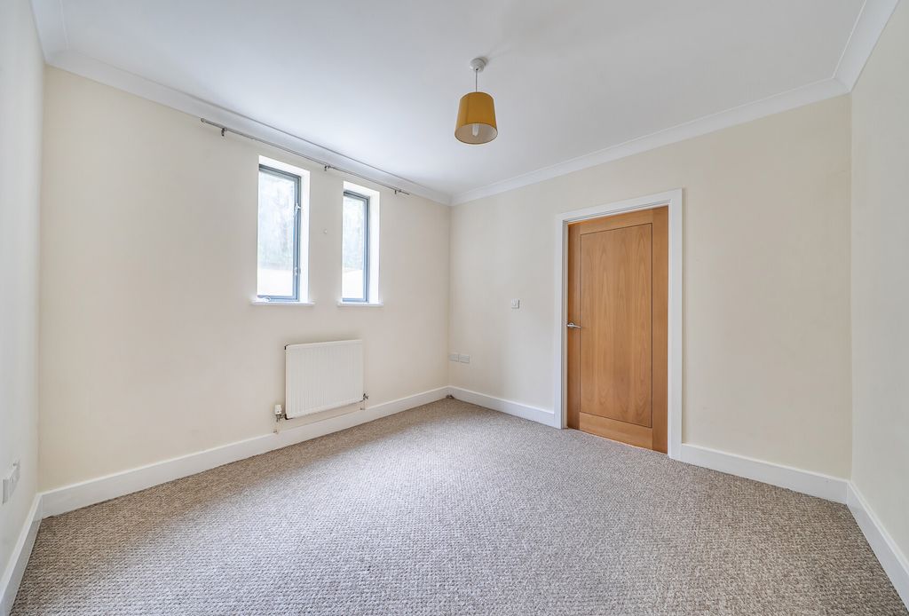 Property photo 2 of 8 1404776-9-6977965...