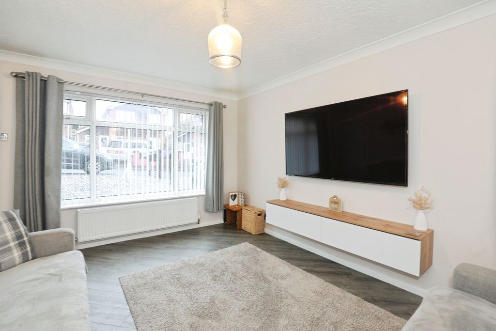 Property photo 2 of 19 Lounge