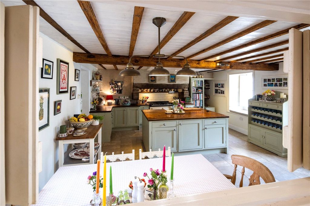 Property photo 3 of 17 Kitchen
