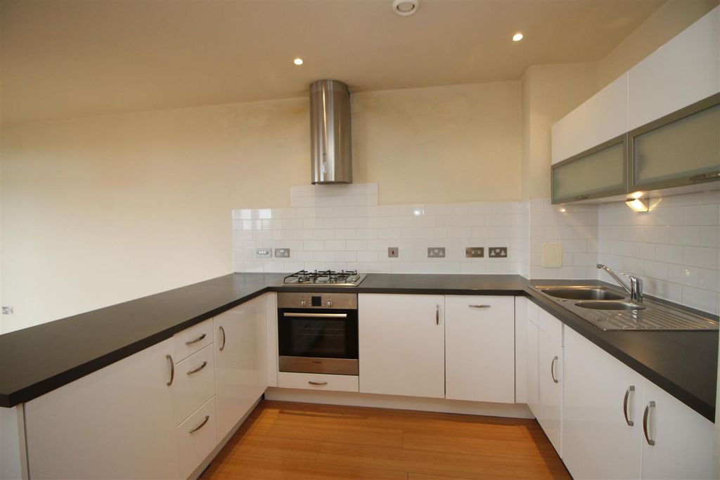 Property photo 2 of 8 Kitchen
