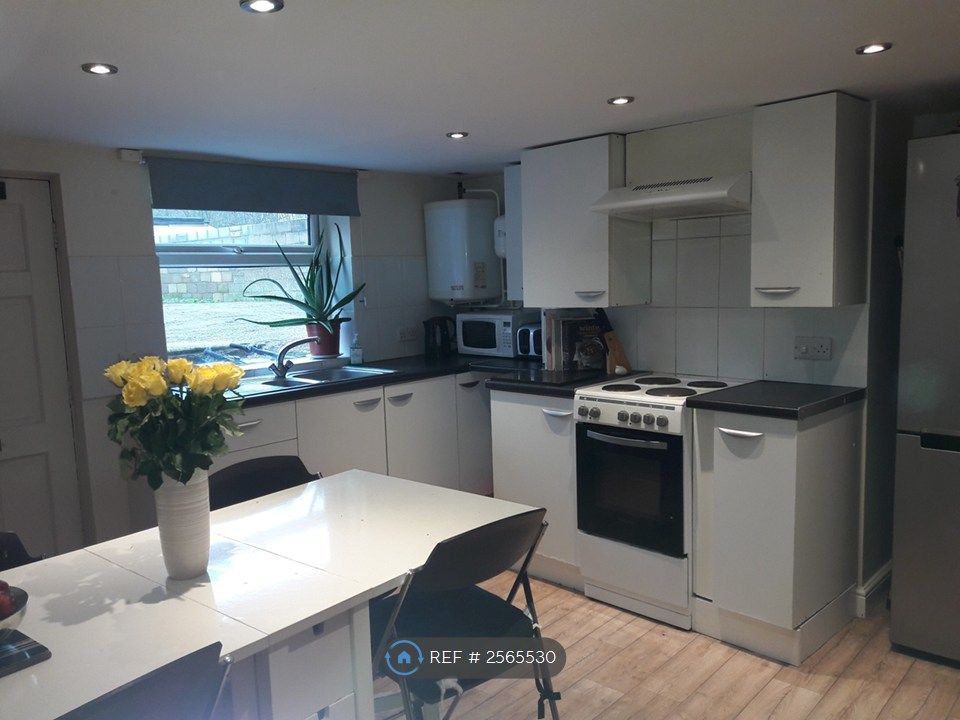 Property photo 3 of 5 Kitchen