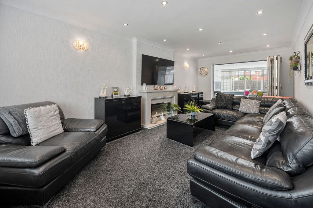 Property photo 3 of 47