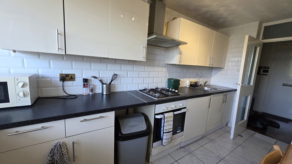 Property photo 1 of 10 2 Bed Flat To Rent Stephney, London E1