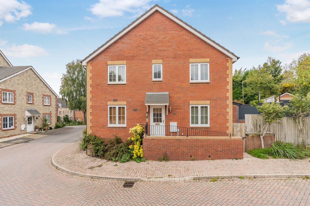 Property photo 1 of 27