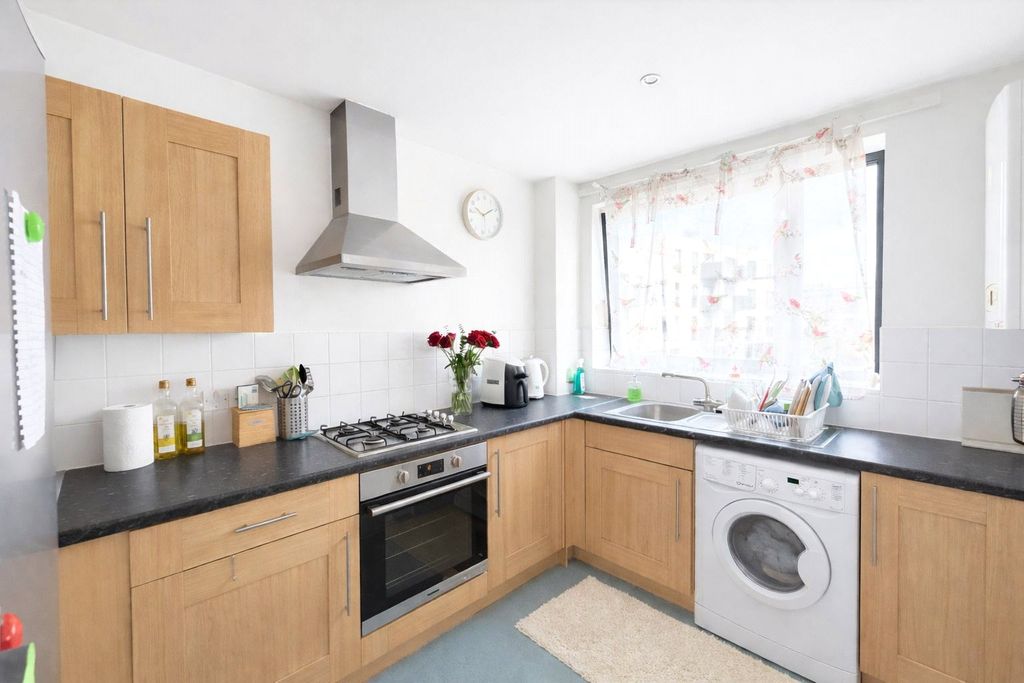 Property photo 2 of 6 Kitchen