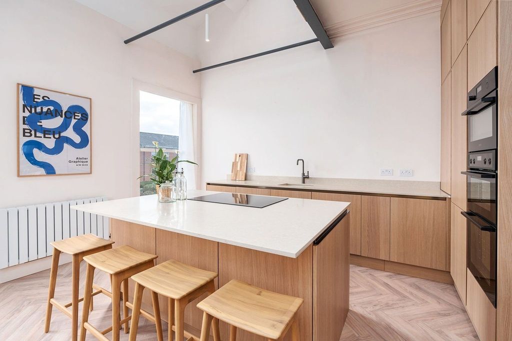 Property photo 2 of 12 Gallery