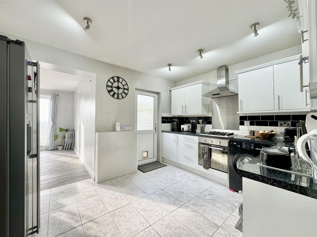 Property photo 2 of 29