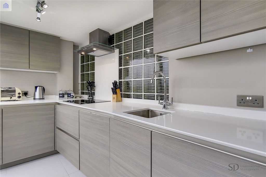 Property photo 3 of 17 Picture No. 10