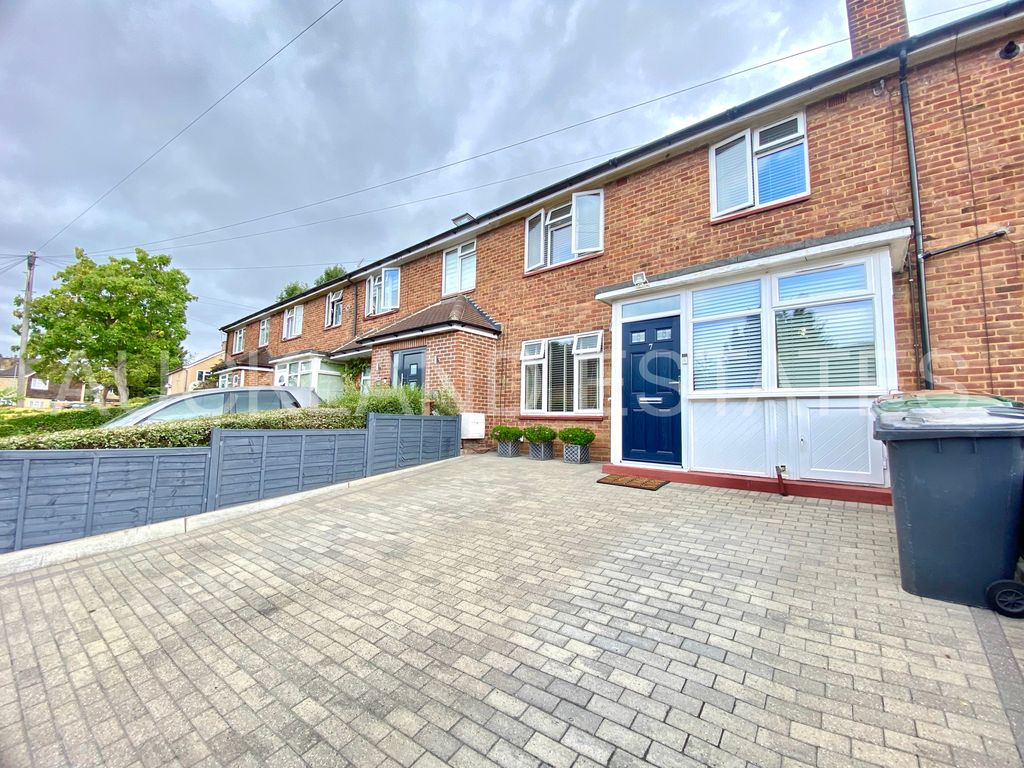 Property photo 2 of 25