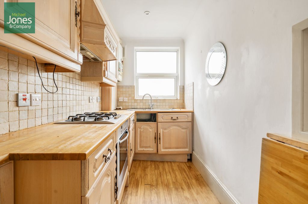 Property photo 3 of 6 Kitchen