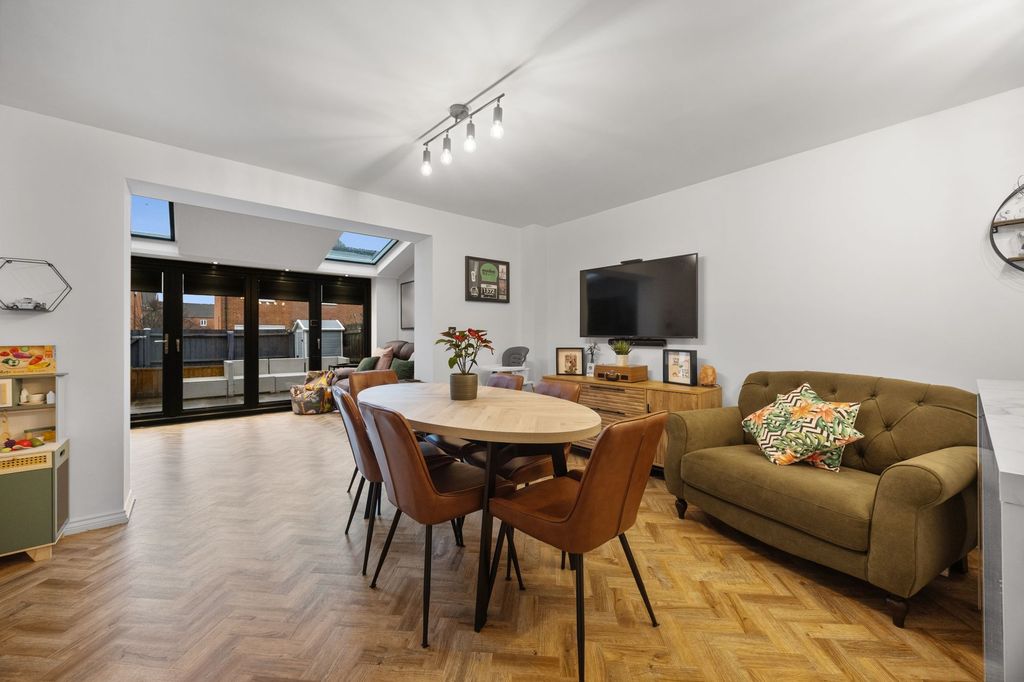 Property photo 2 of 40 Open Plan