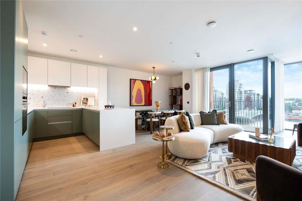 Property photo 1 of 17 Reception (Photo Of Show Apartment)