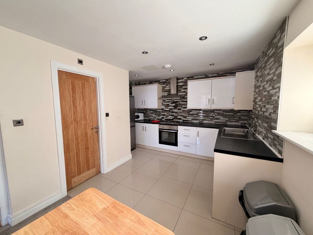 Property photo 2 of 8 Picture No. 06