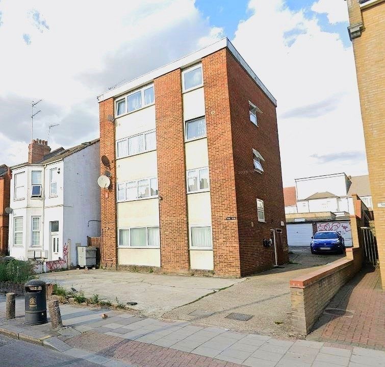 Property photo 1 of 7 Newly Redecorated 2-Bedroom Flat | West Hendon Broadway