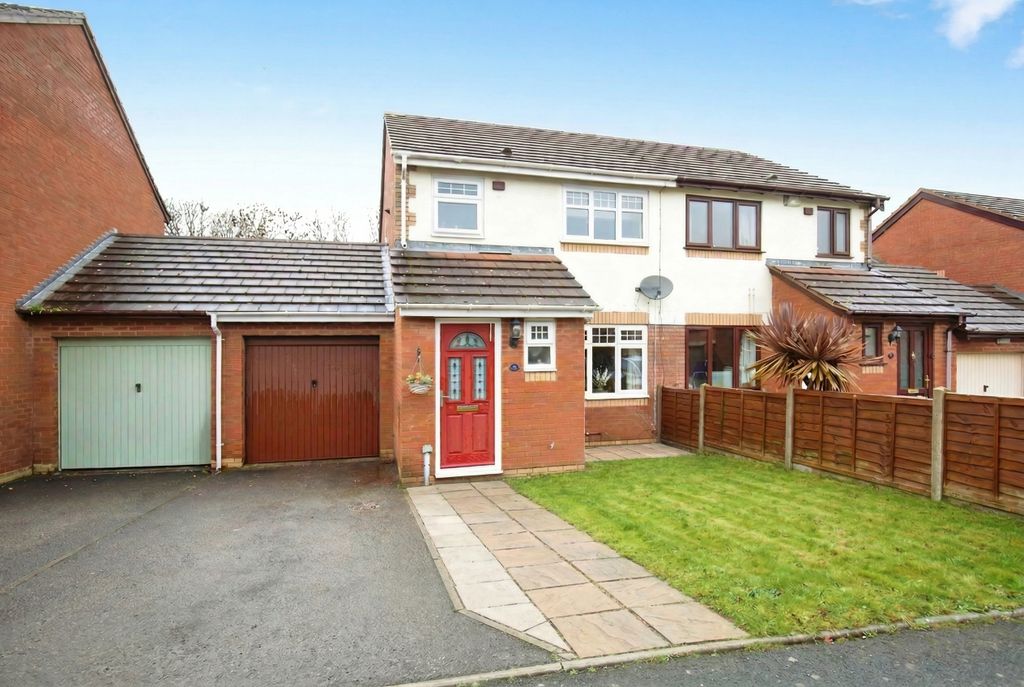 Property photo 1 of 14 7 Foxwood