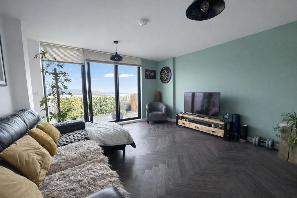 Property photo 3 of 12 5.Png