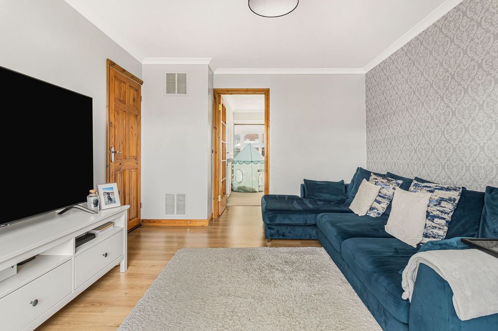 Property photo 3 of 22