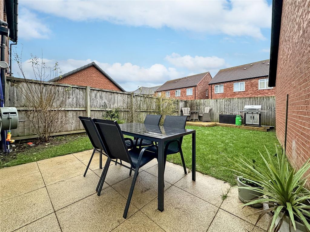Property photo 3 of 20 Rear Garden 033