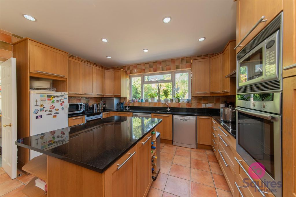 Property photo 3 of 35