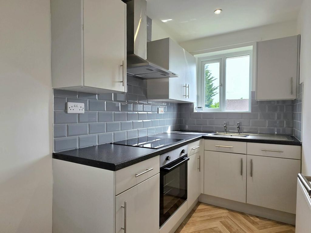 Property photo 2 of 7 Kitchen