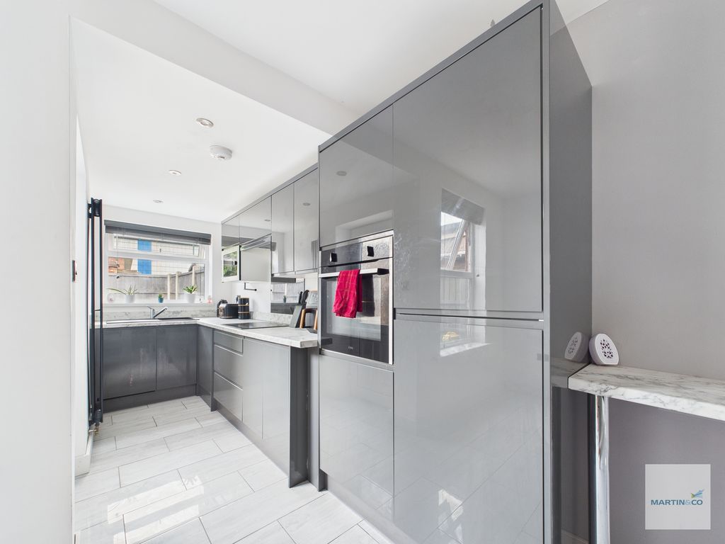 Property photo 3 of 15 Cam03394G0-Pr0376-Still013