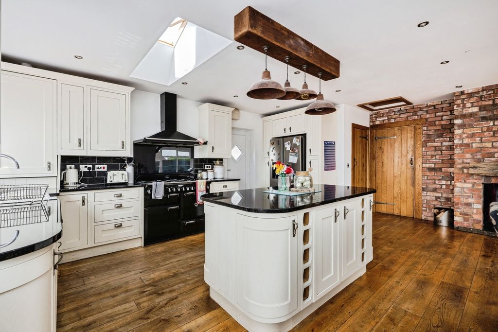 Property photo 3 of 20 Pbox-Img.Jpg