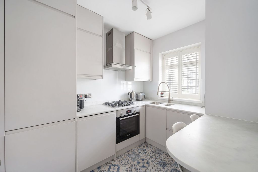 Property photo 3 of 17 Kitchen