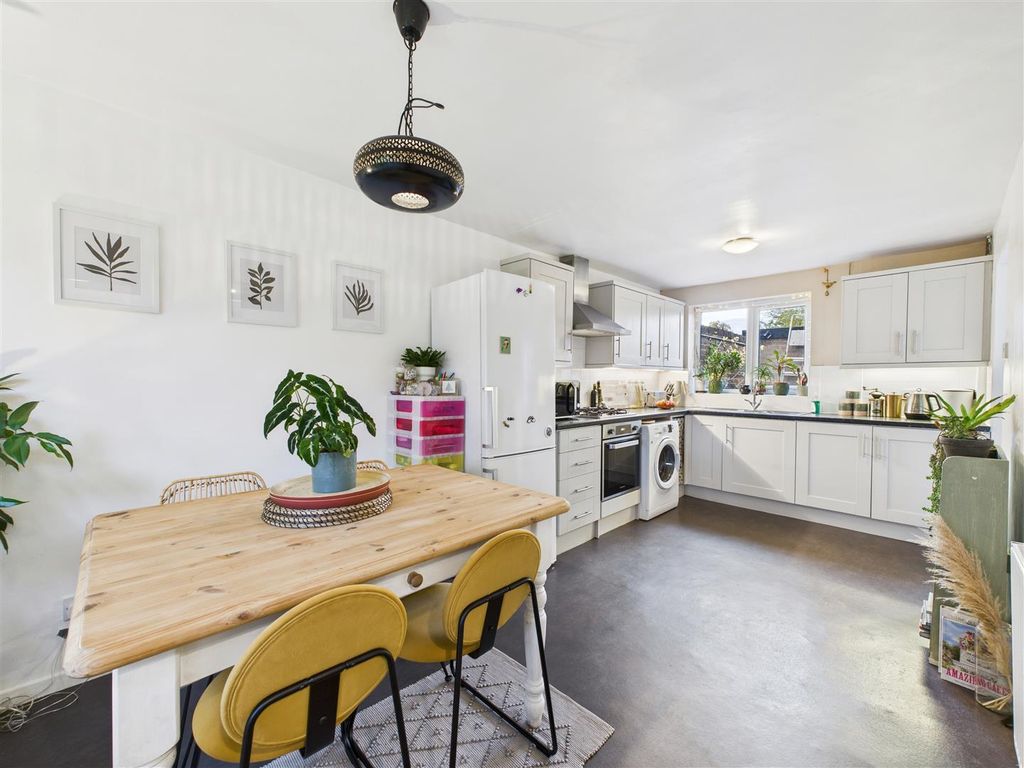 Property photo 2 of 21 Cam05476G0-Pr0083-Still012.Jpg