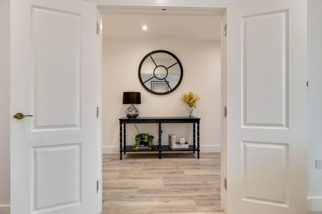 Additional image 13 of 4 bed semi-detached house for saleHurst Road, East Molesey KT8