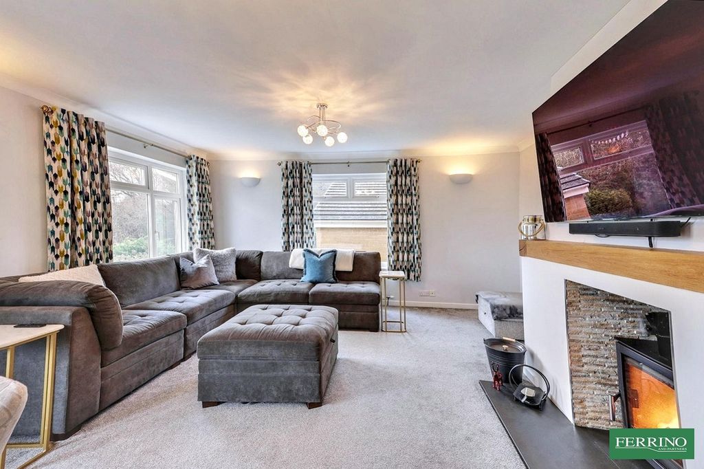 Property photo 3 of 32 Sitting-Dining Room