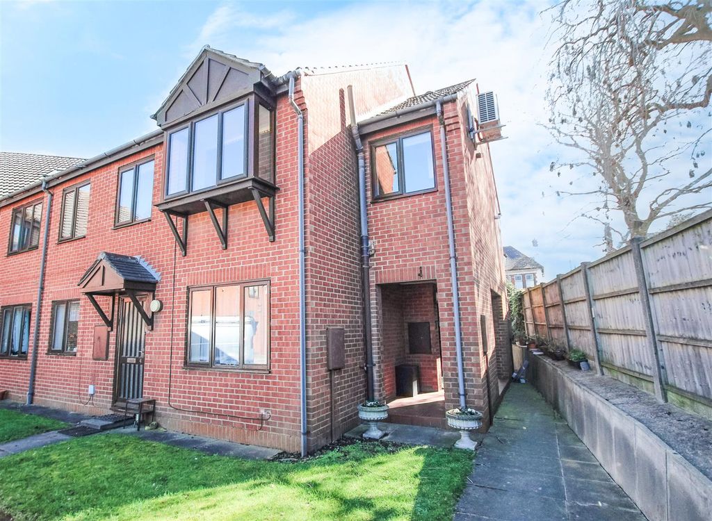 Property photo 1 of 13 Front