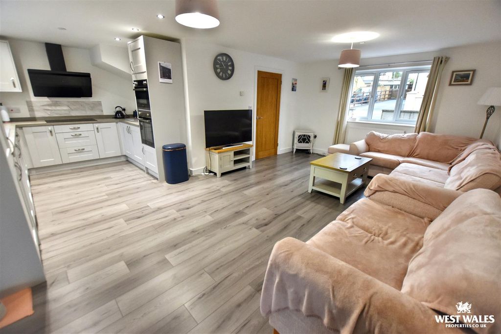 Property photo 1 of 23 23 (8).Jpg