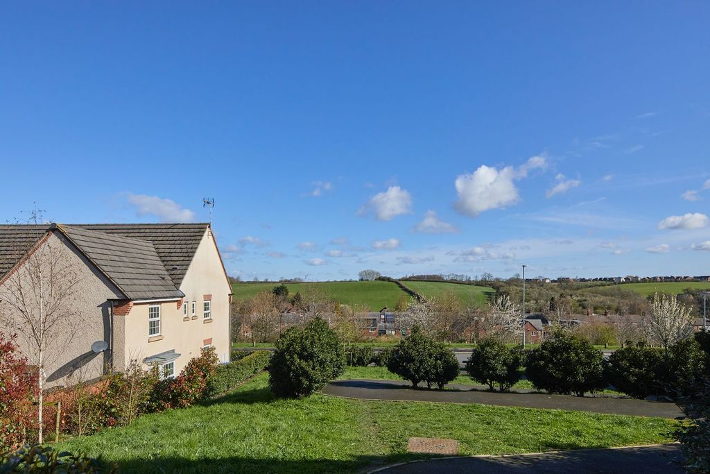 Property photo 3 of 33