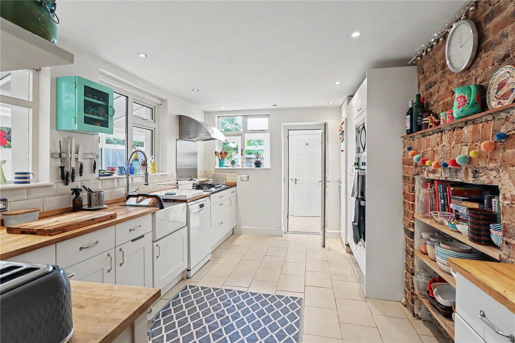 Property photo 3 of 17 Kitchen