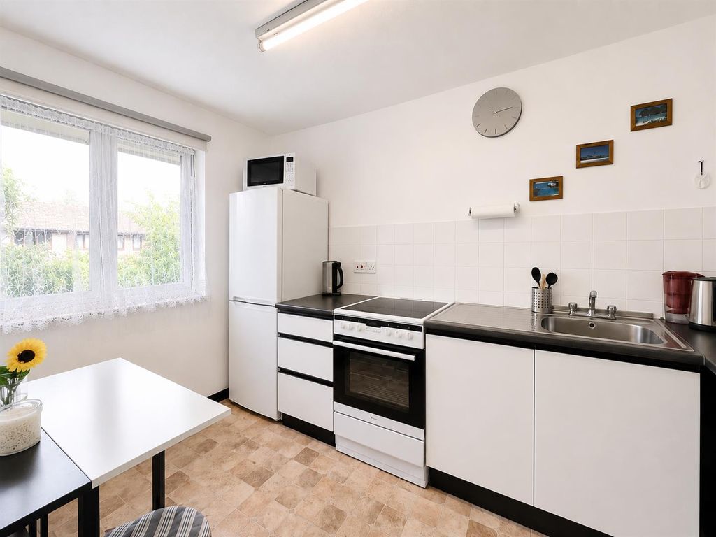 Property photo 3 of 9 Kitchen