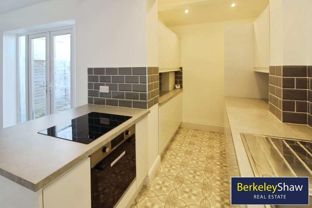 Property photo 3 of 8 Pbox-Img.Jpg