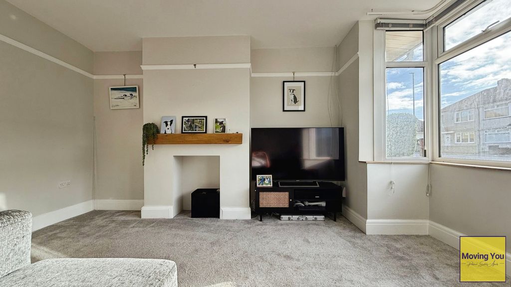 Property photo 2 of 25 Lounge